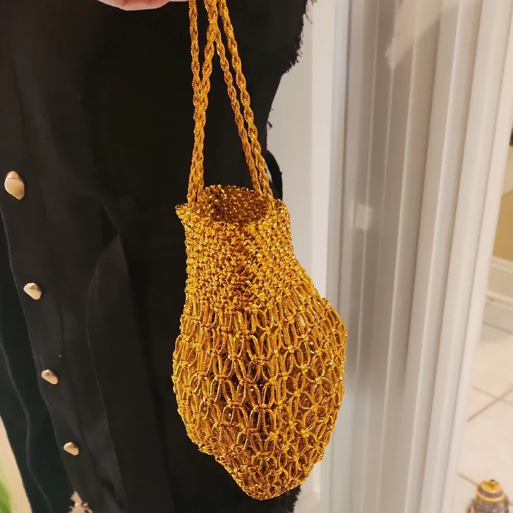 Elegant Gold Woven Women's Bag - Picture 8 of 17